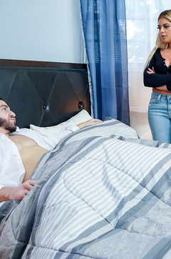 Brunette Vivianne DeSilva Making Blowjob