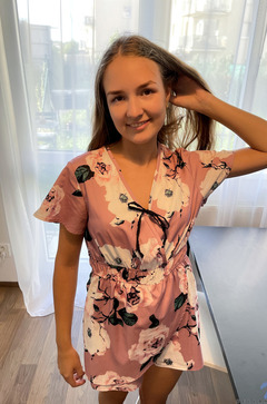 Home Striptease From Amateur Bellaria 