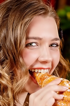 Breakfast With Nude Teen Elvera