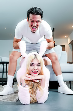 Free Porn With Lusty Luna Bbunny